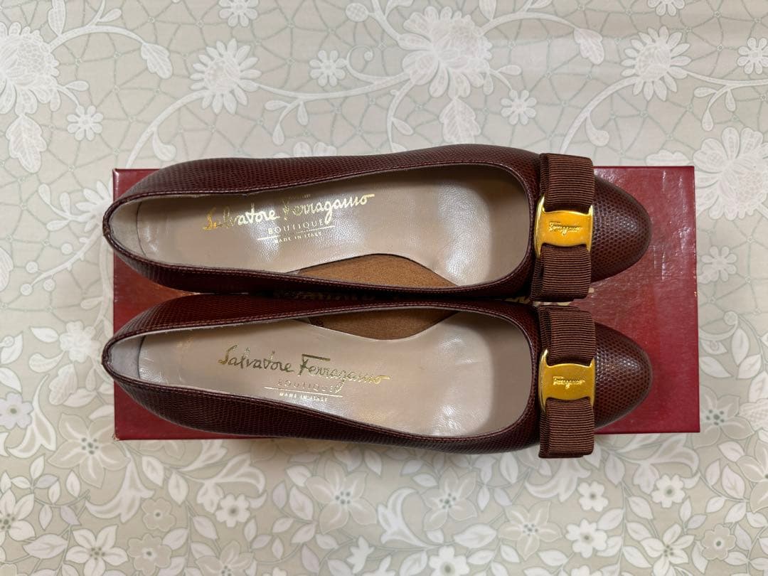 Salvatore Ferragamo ブラウン レザー パンプス