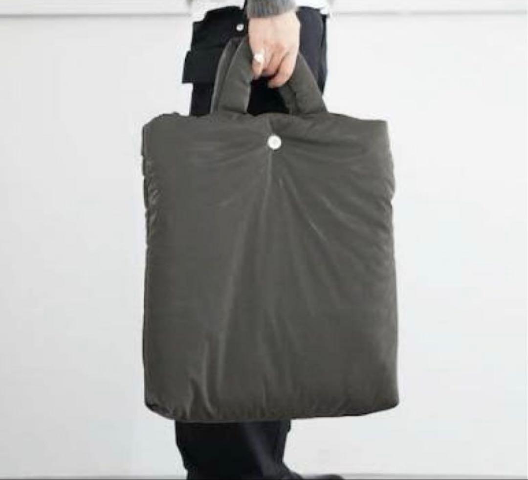 バッグ omar afridi PADDED TOTE BAG 22aw