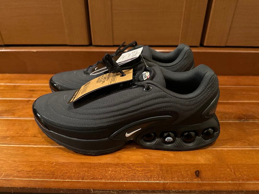 【新品未使用】ナイキ　スニーカー　エアマックスDn　28.5センチ　値下げ中 発売から1か月！ 大注目「ナイキ エア マックス Dn」の履き心地は実際