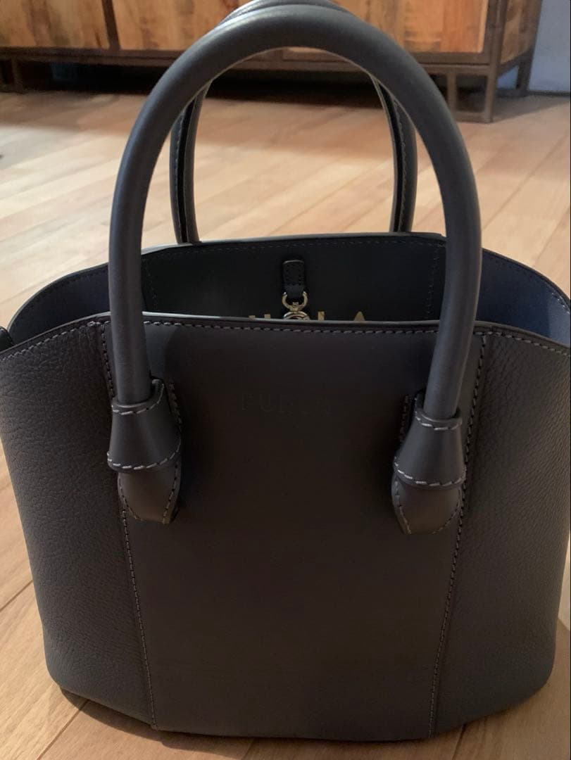 【美品】FURLA グレー ハンドバッグ