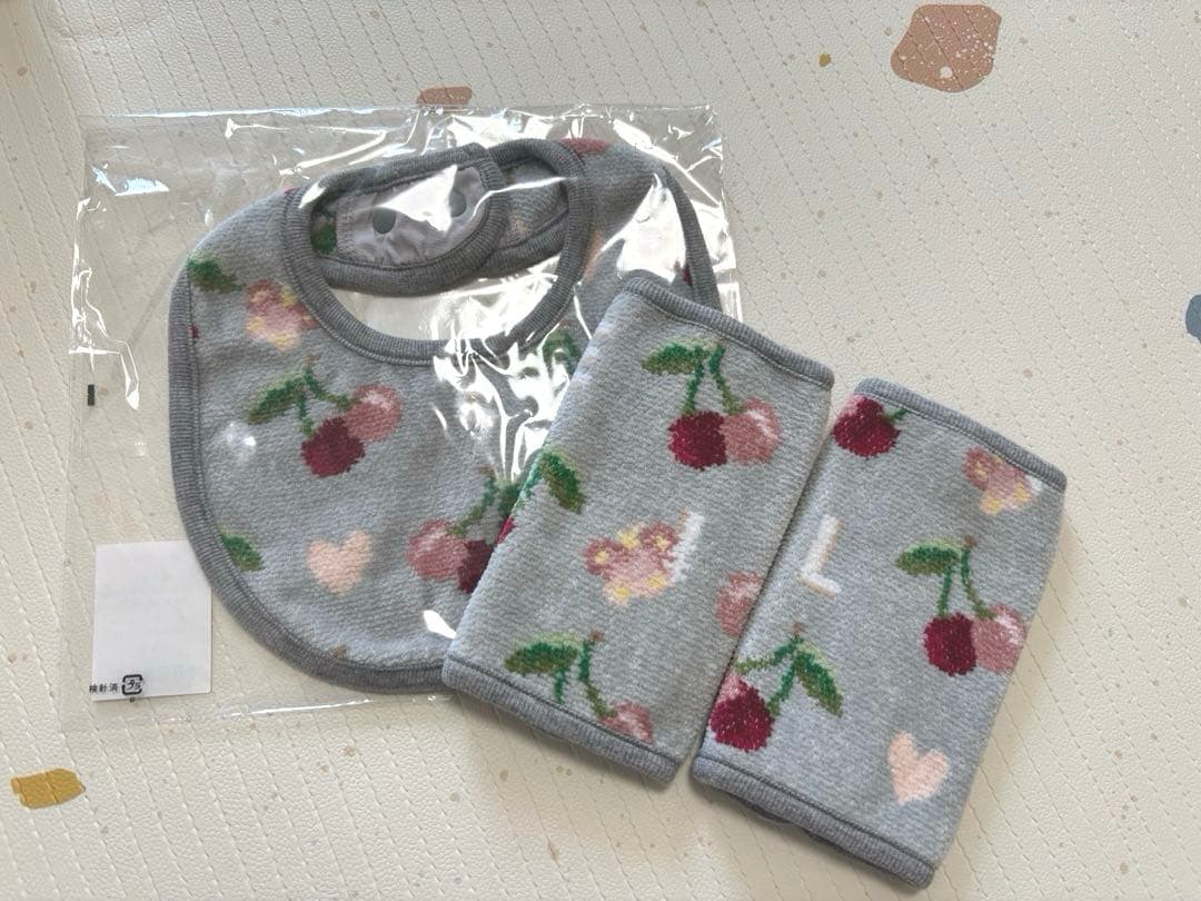 ♡*様 フェイラー　キープスマイリングチェリー　スタイ&サッキングパッド　セット