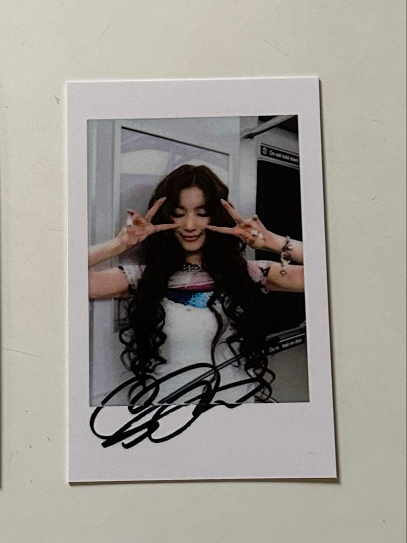 TWICE yizhiyu 上海サイン会当選者限定ポラ風トレカ　2.0 サナ