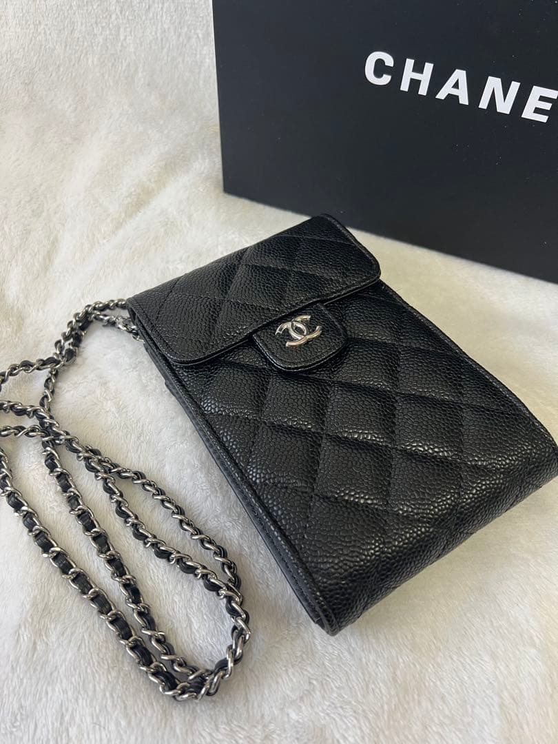 CHANELスマホショルダー　ノベルティ