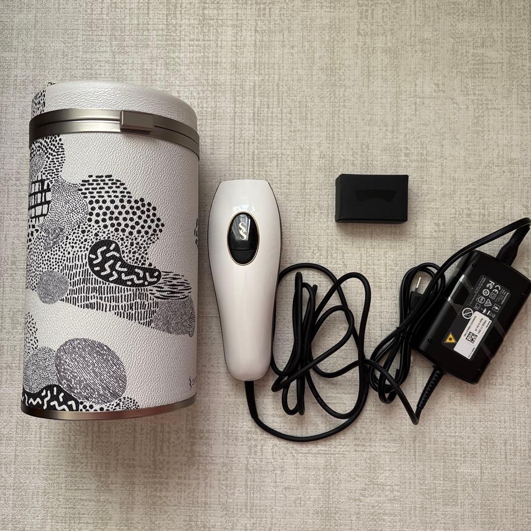 Smoothskin 脱毛器　ホワイト　バニティバッグ付き！