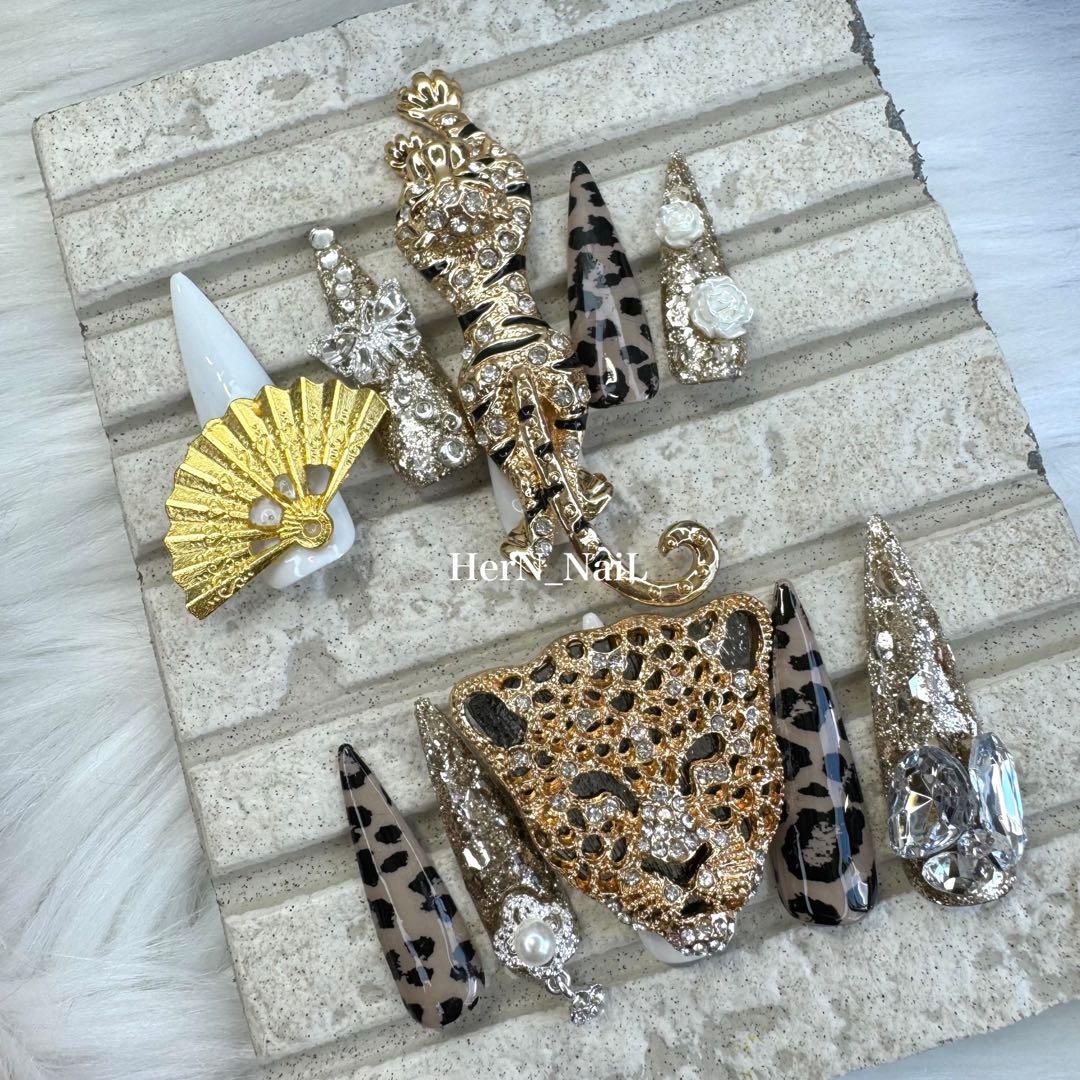 ヒョウ柄トラパーツ扇子成人式振袖ネイルチップ - メルカリ