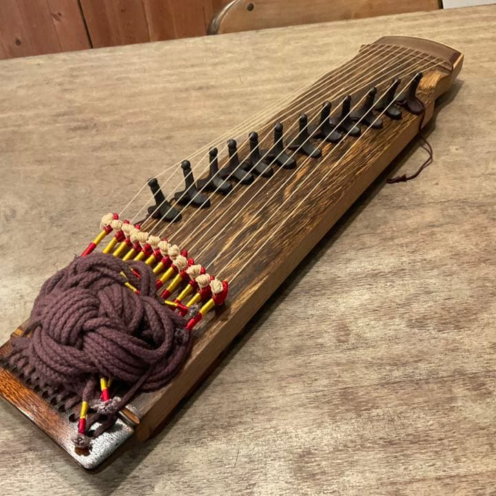 レア！韓国伝統弦楽器 伽耶琴 小さな カヤグム ミニサイズ - メルカリ