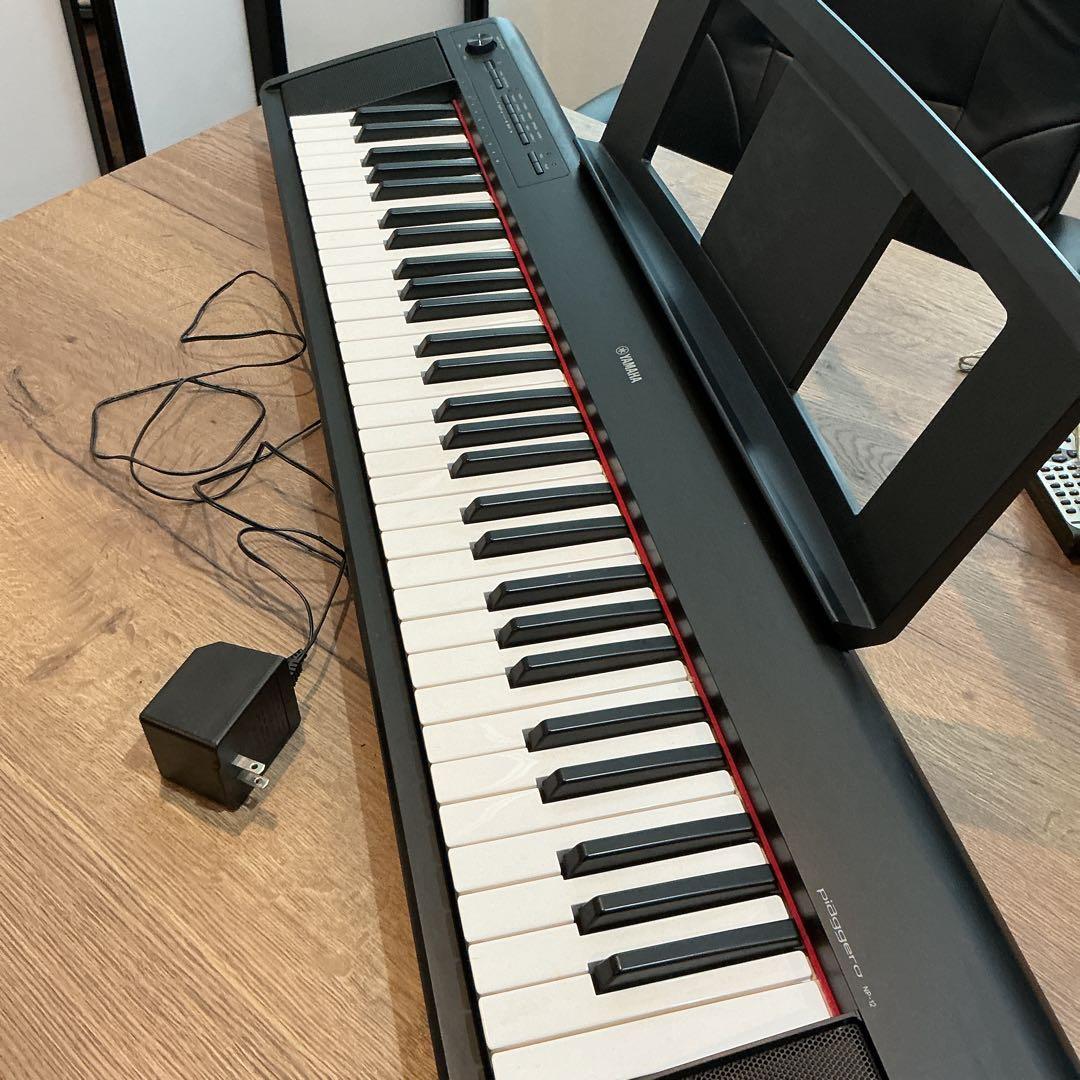 YAMAHA 電子キーボード 2016年製 譜面台・アダプター付き