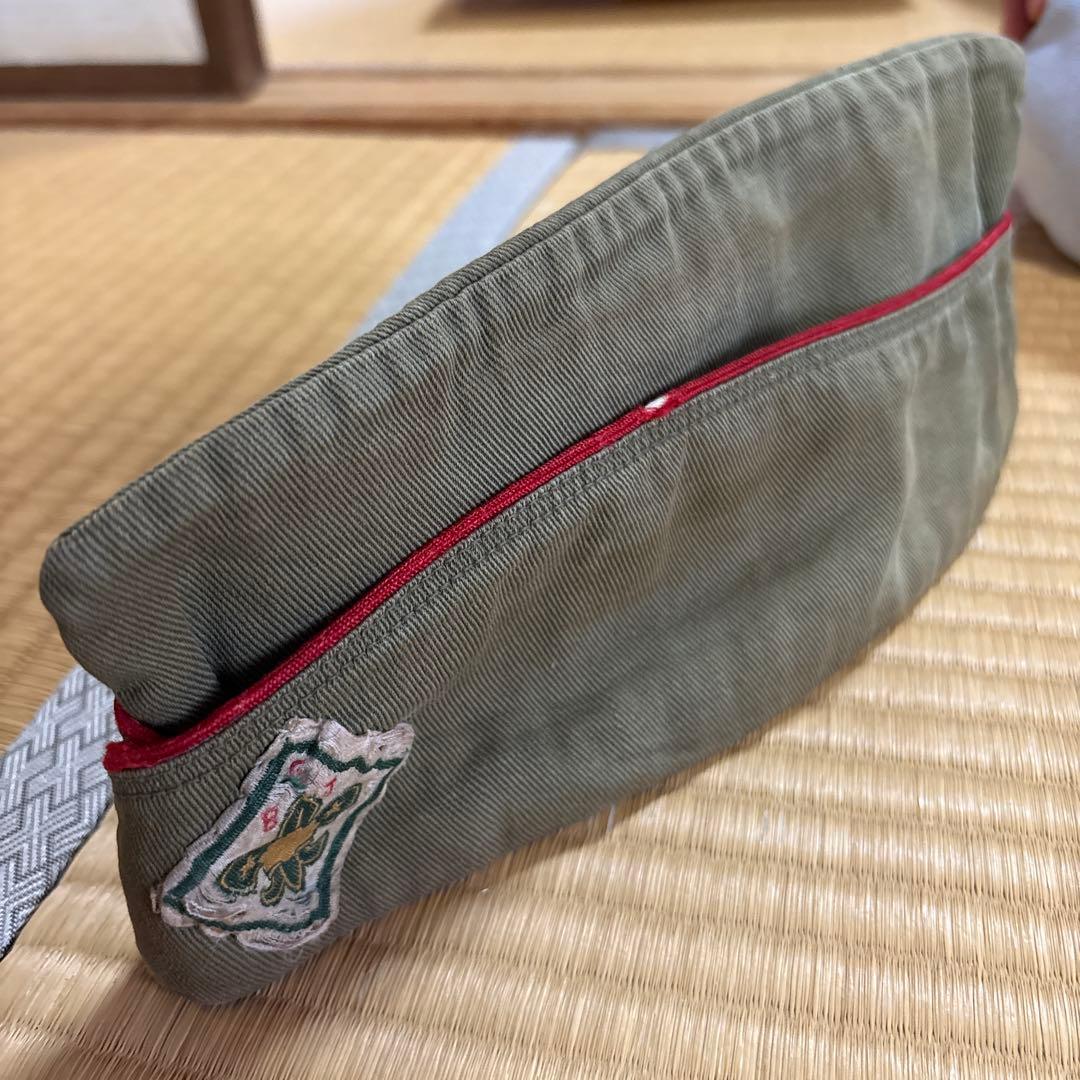 オリーブグリーン 帽子 赤い縁取り　ボーイスカウト