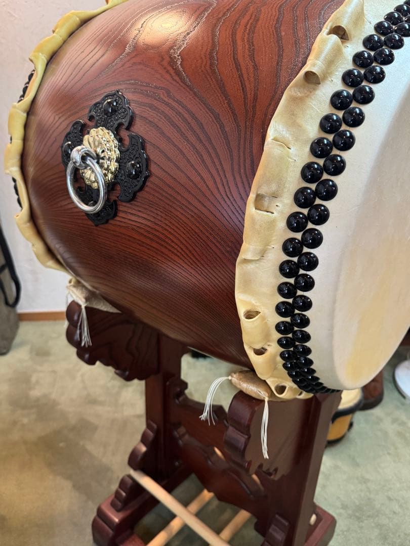 【和太鼓】美！1尺5寸長胴宮太鼓(鼓面径45ｃｍ）本赤欅材■奉納用台付き 楽天市場】長胴太鼓 1尺5寸（鼓面:45cm） 集成胴 スマイル : 和楽器