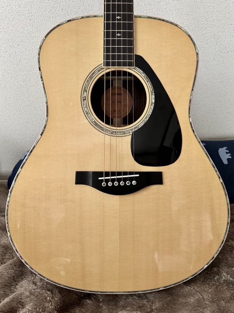 YAMAHA LL16D 黒ピックガード&アバロンブリッジピン Yamaha LL16D ARE Original Jumbo Acoustic-electric Guitar - Black