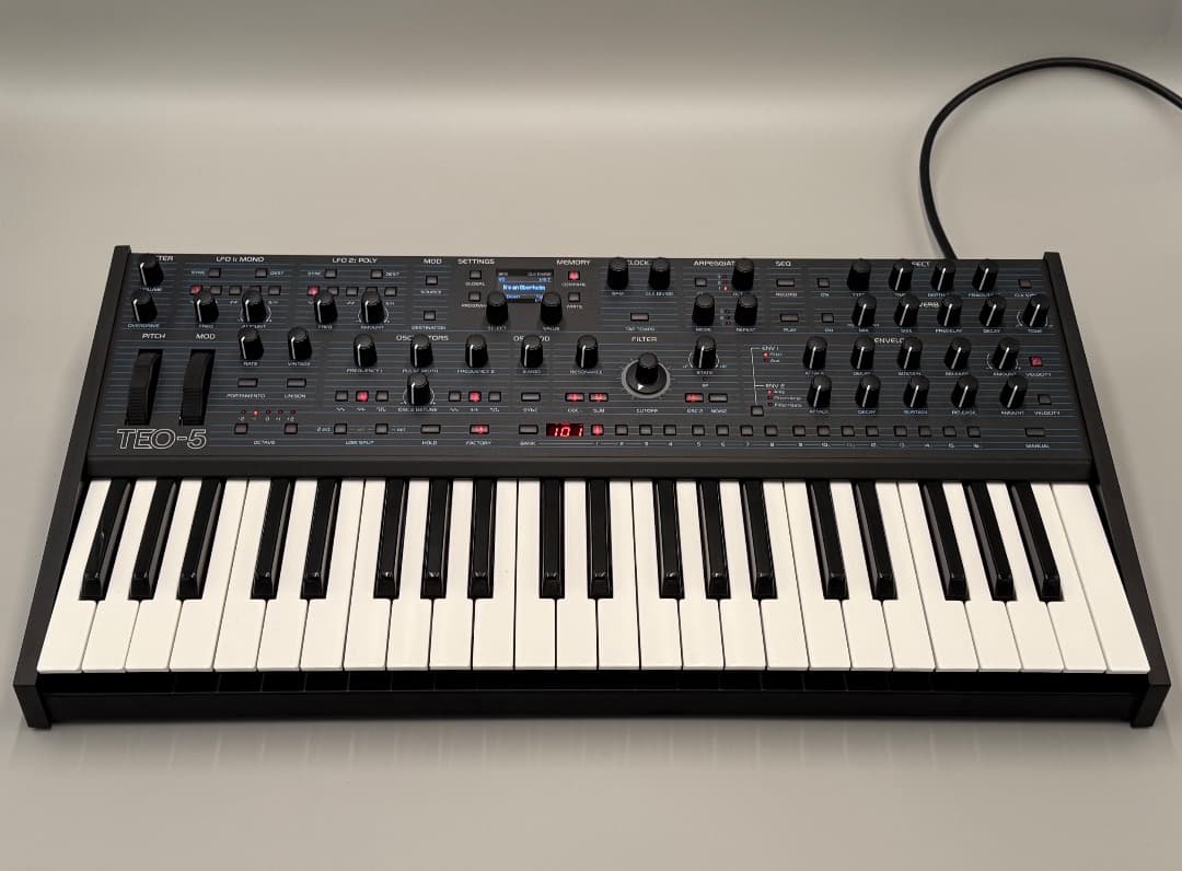 Oberheim TEO-5 アナログシンセサイザー TEO-5 | 【クロサワ楽器店オンラインショップ】いい楽器とのいい出会い