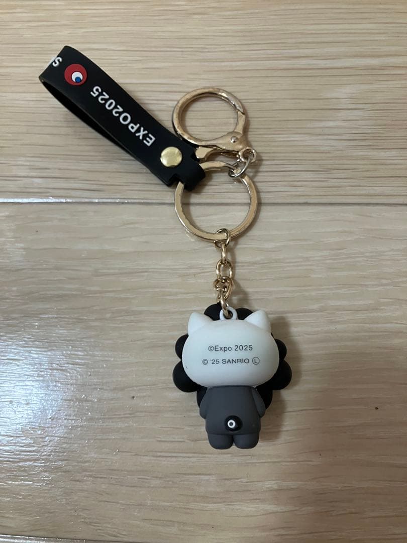 Expo 2025 黒ミャク キティ サンリオ キーホルダー - メルカリ