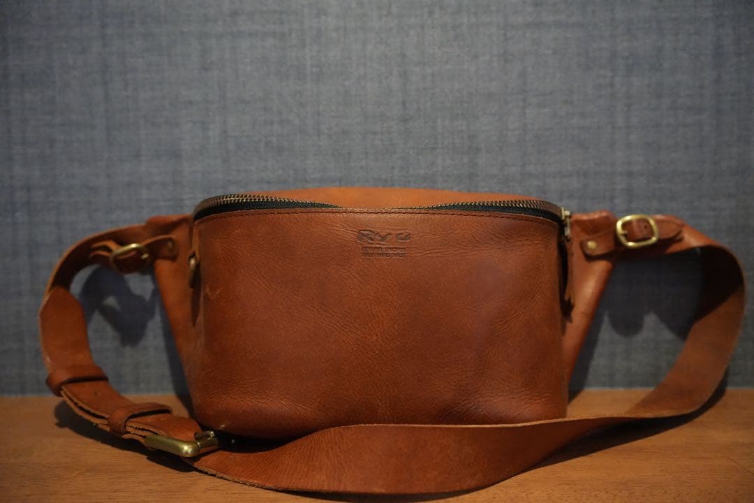 ryu レザー ボディバッグ ブラウン