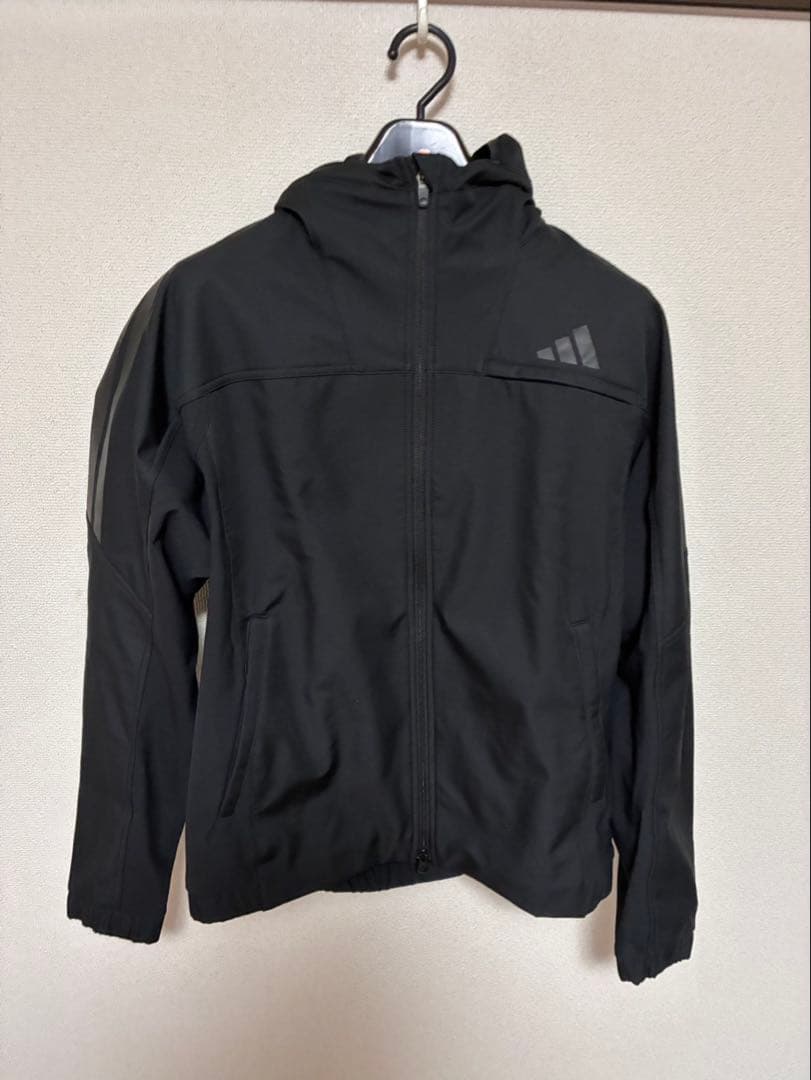 adidas ウインドブレーカー