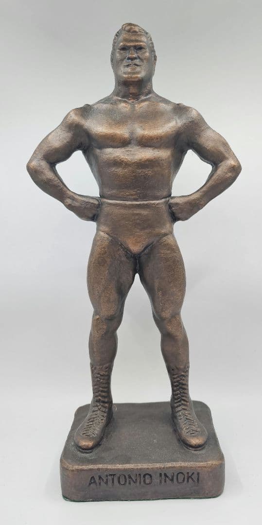 アントニオ猪木　ブロンズ像