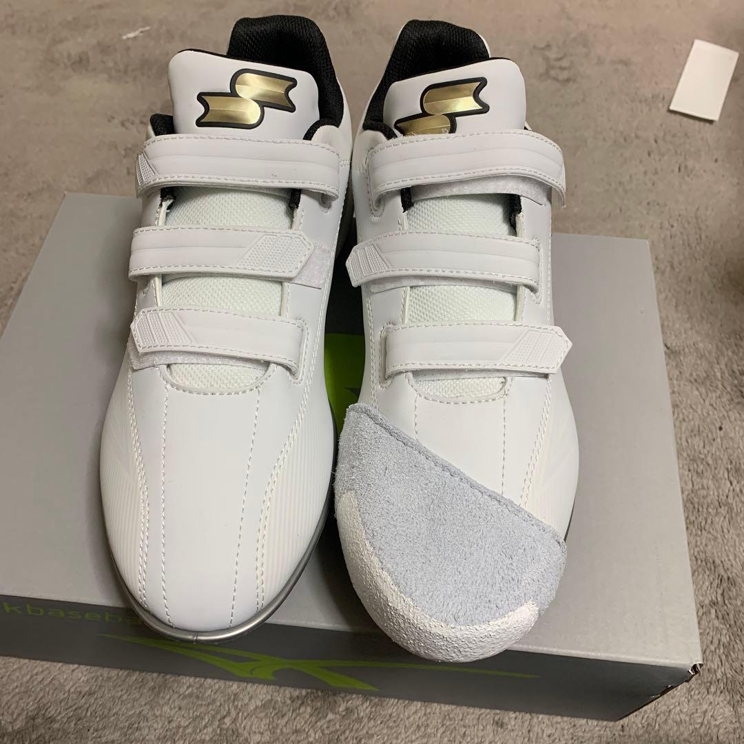 SK ホワイト スパイクシューズ