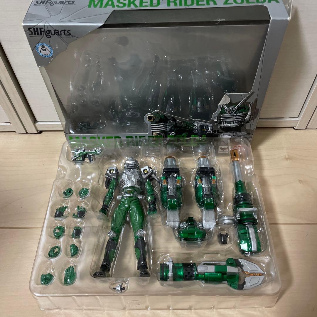 仮面ライダー龍騎 S.H.Figuarts 仮面ライダーゾルダ マグナギガ
