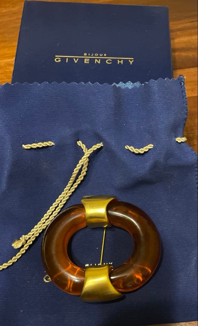 GIVENCHY ジバンシィ ブローチ べっ甲色　箱、袋付き