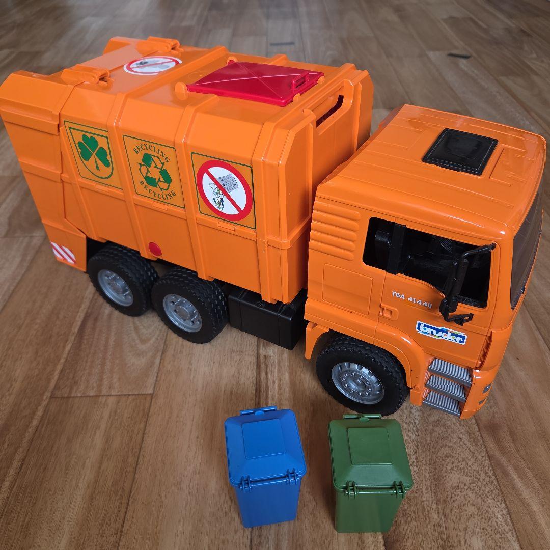 ブルーダー ごみ収集車 オレンジ色 - メルカリ
