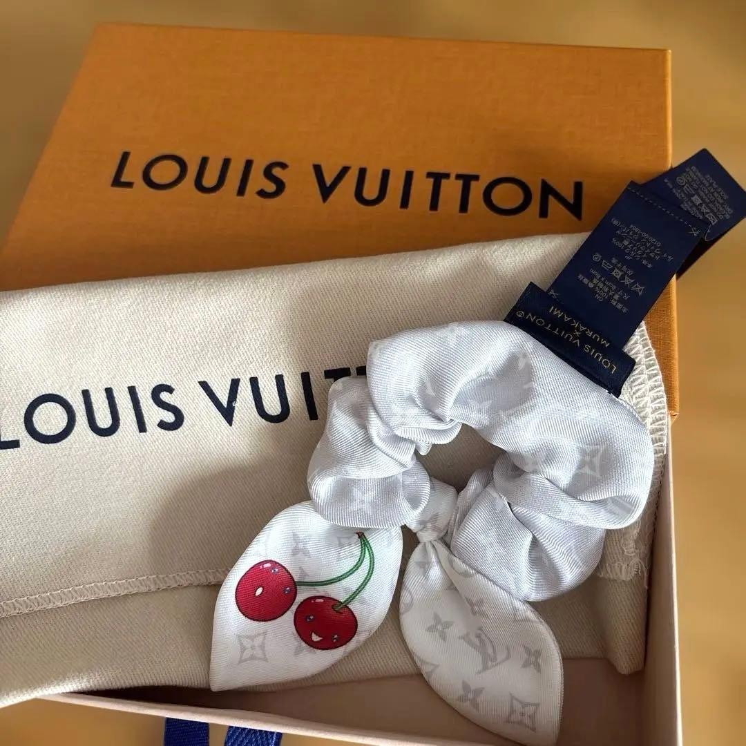 新作 シュシュ・モノグラム・チェリー