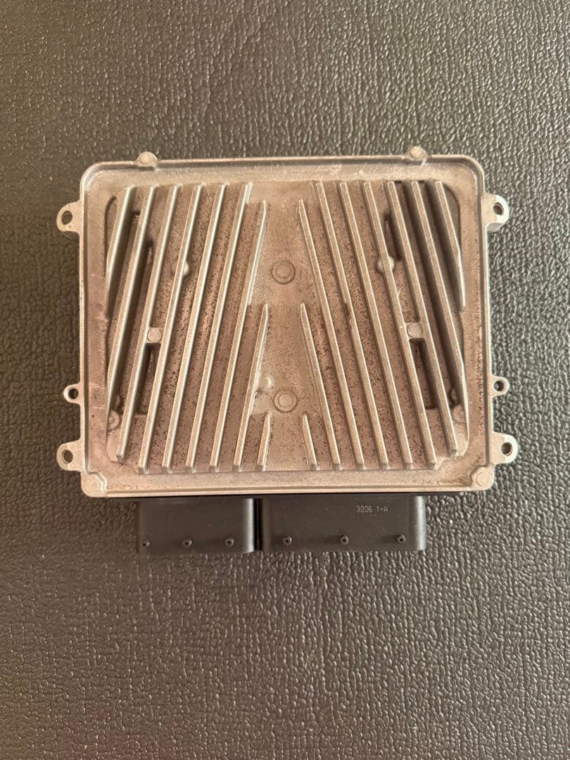 メルセデスベンツワゴン　E350 S211 エンジンコンピュータ