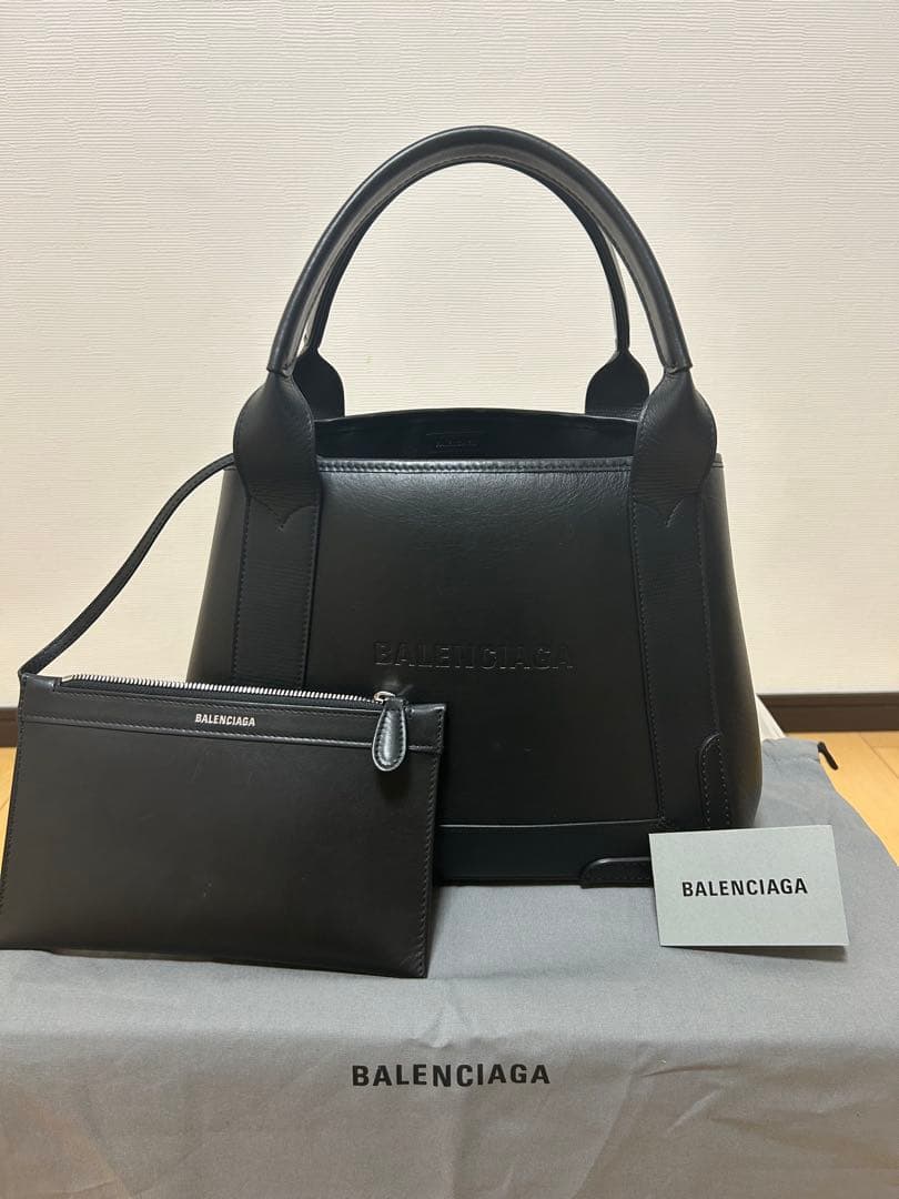 m*o様 バレンシアガ ネイビーカバス S エンボスロゴ オールレザー 黒