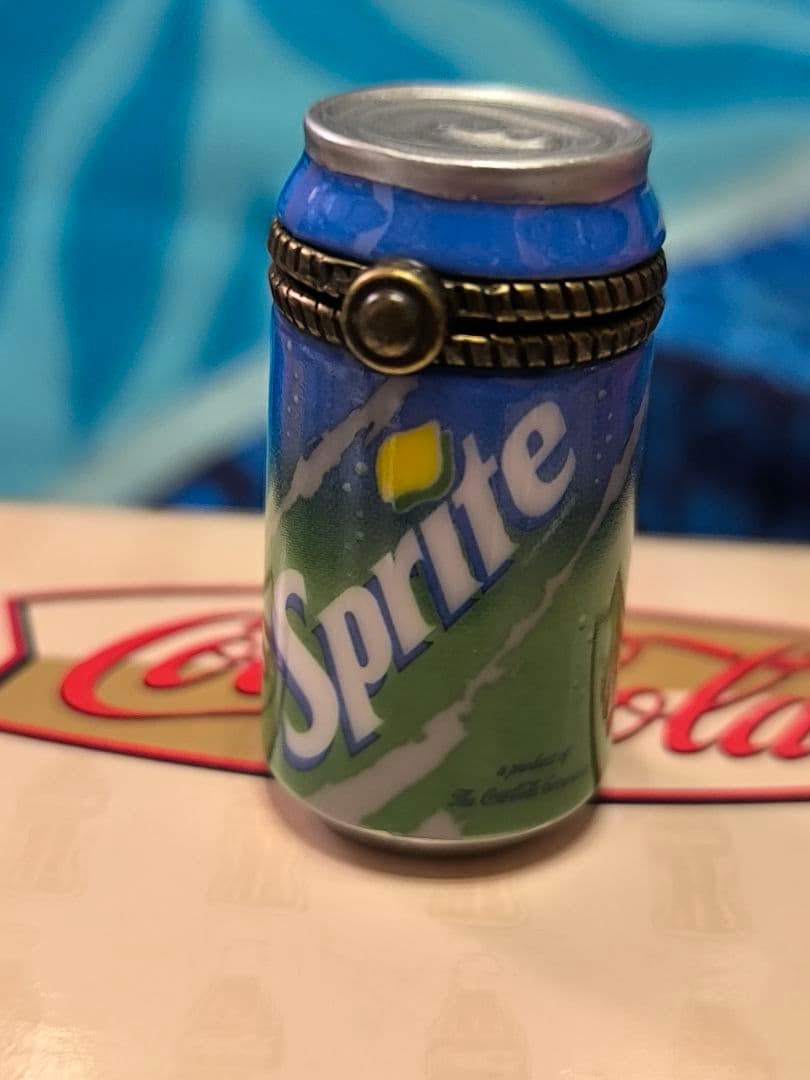 Sprite Can with Strawヒンジボックス