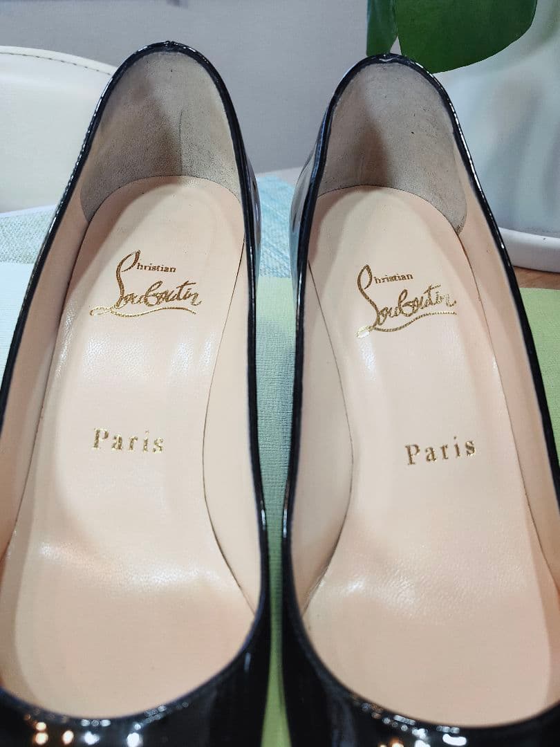 Christian Louboutin 黒 エナメル ピンヒール 22.5cm