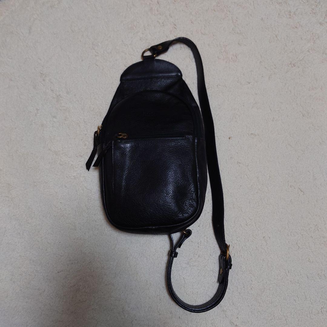 美品　IL BISONTE イルビゾンテ ボディバッグ ブラック レザー イルビゾンテ IL BISONTE ボディバッグ メンズ レディース Brolio line