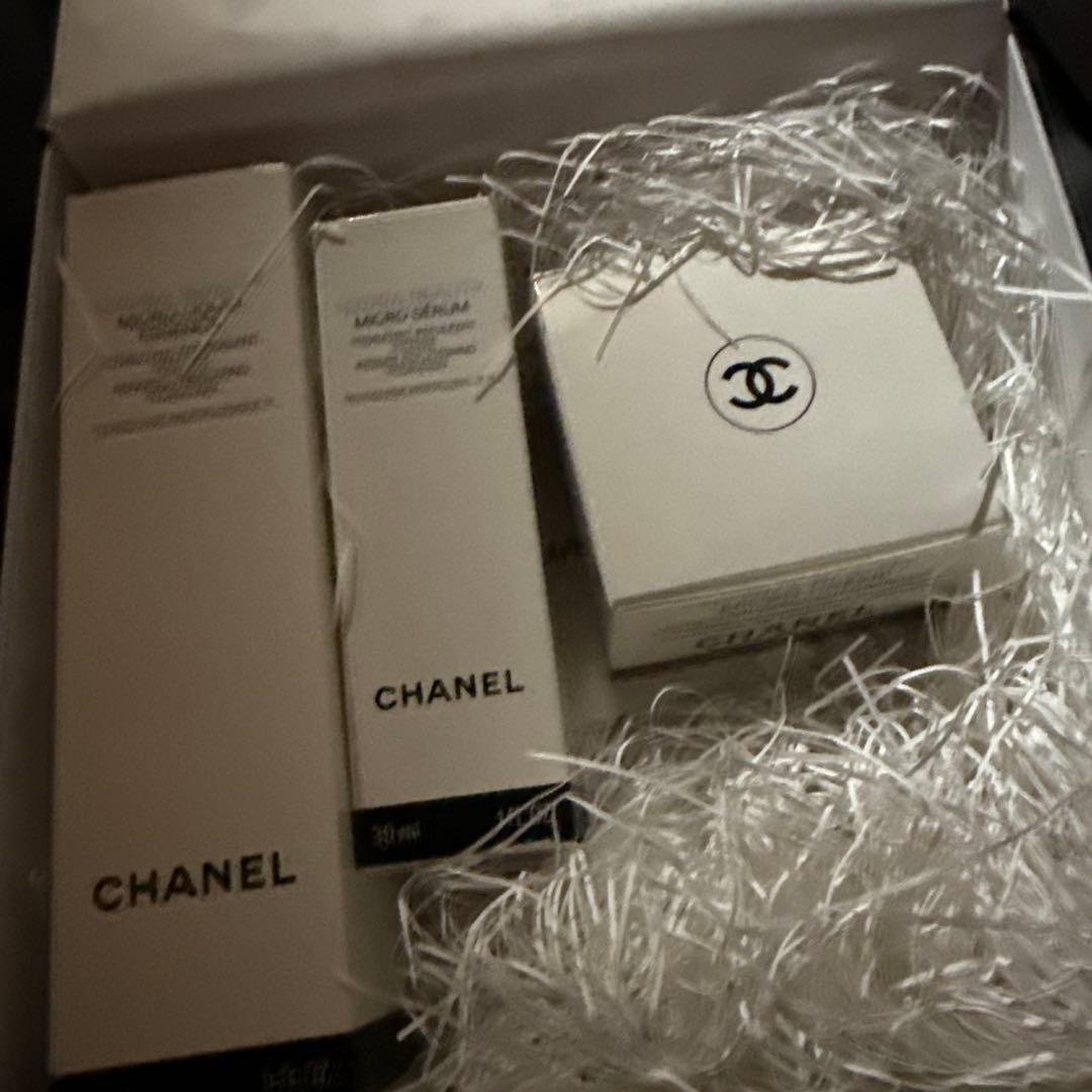 CHANEL イドゥラ ビューティ マイクロ リクィッド エッセンス