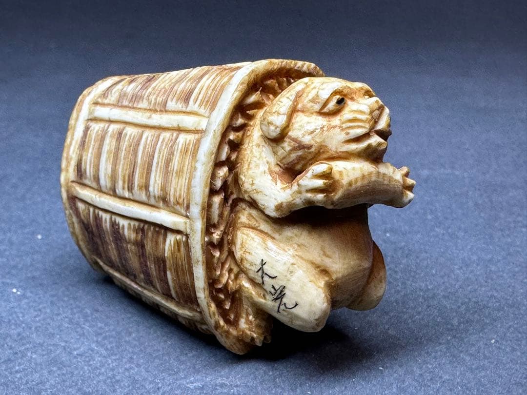 根付　ネズミ　鼠　彫刻 置物　細密細工　骨董　アンティーク