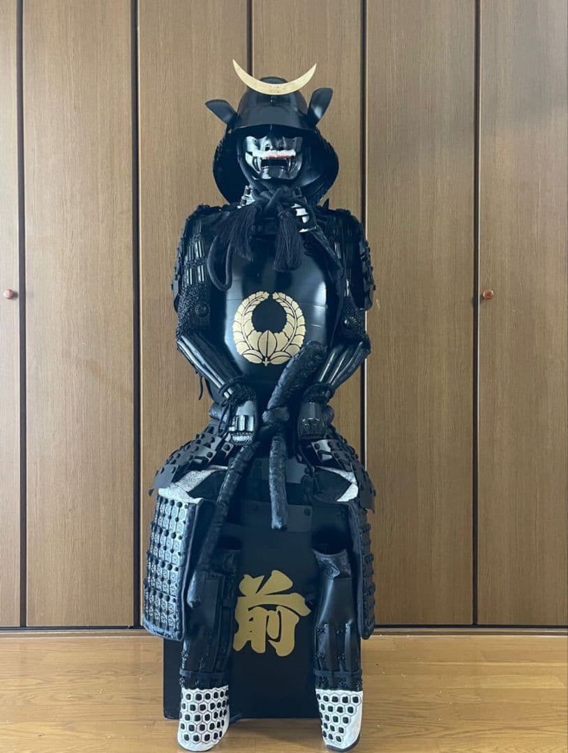 黒い武士の鎧 金色装飾付き　新品　甲冑武具　　等身大　着用可能　兜 楽天市場】【注文生産・製作工期45-60日間】戦国の名将 本多忠勝 甲冑