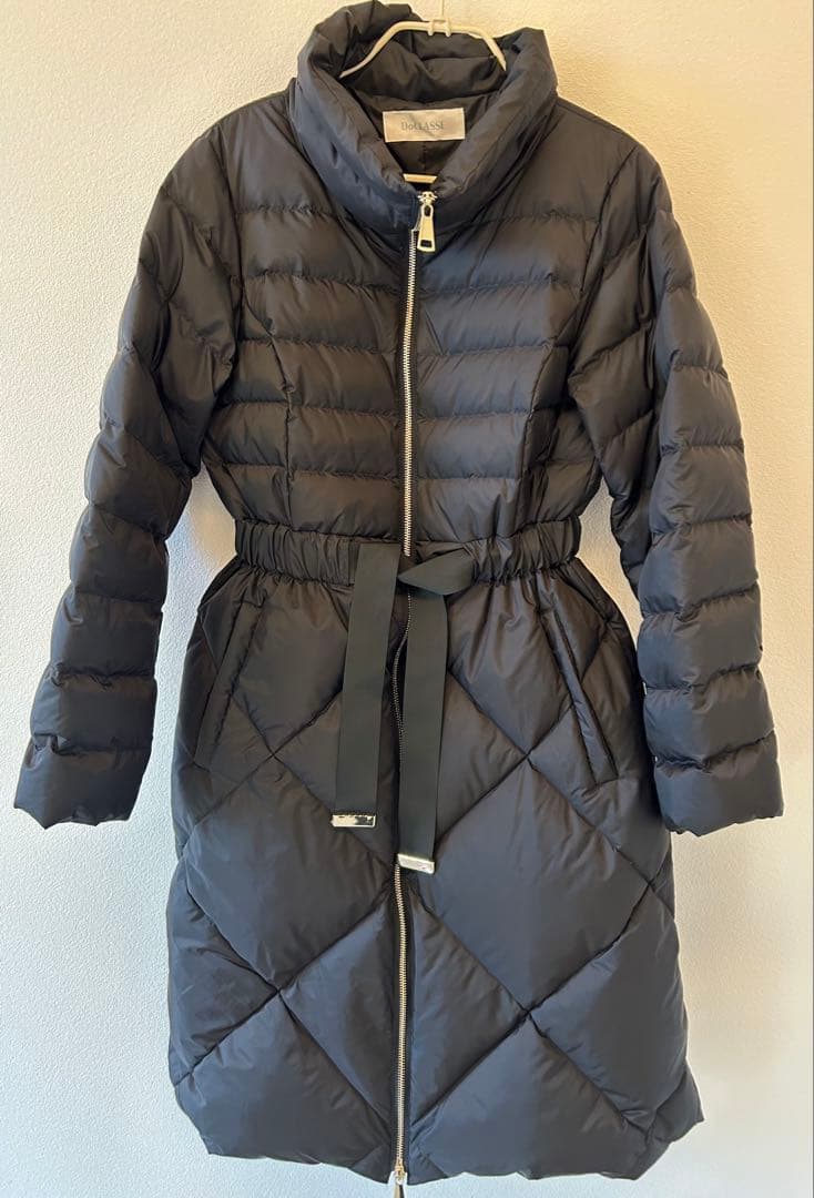 ウエストベルト付きブラックダウンジャケット