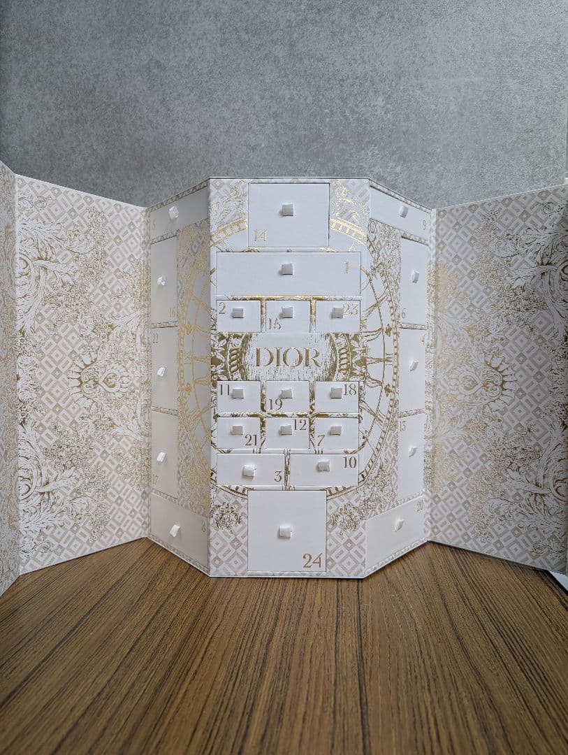 Dior アドベントカレンダー 2025 空箱 - メルカリ