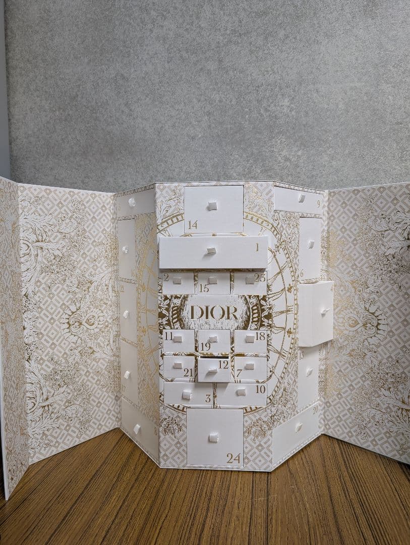 Dior アドベントカレンダー 2025 空箱 - メルカリ