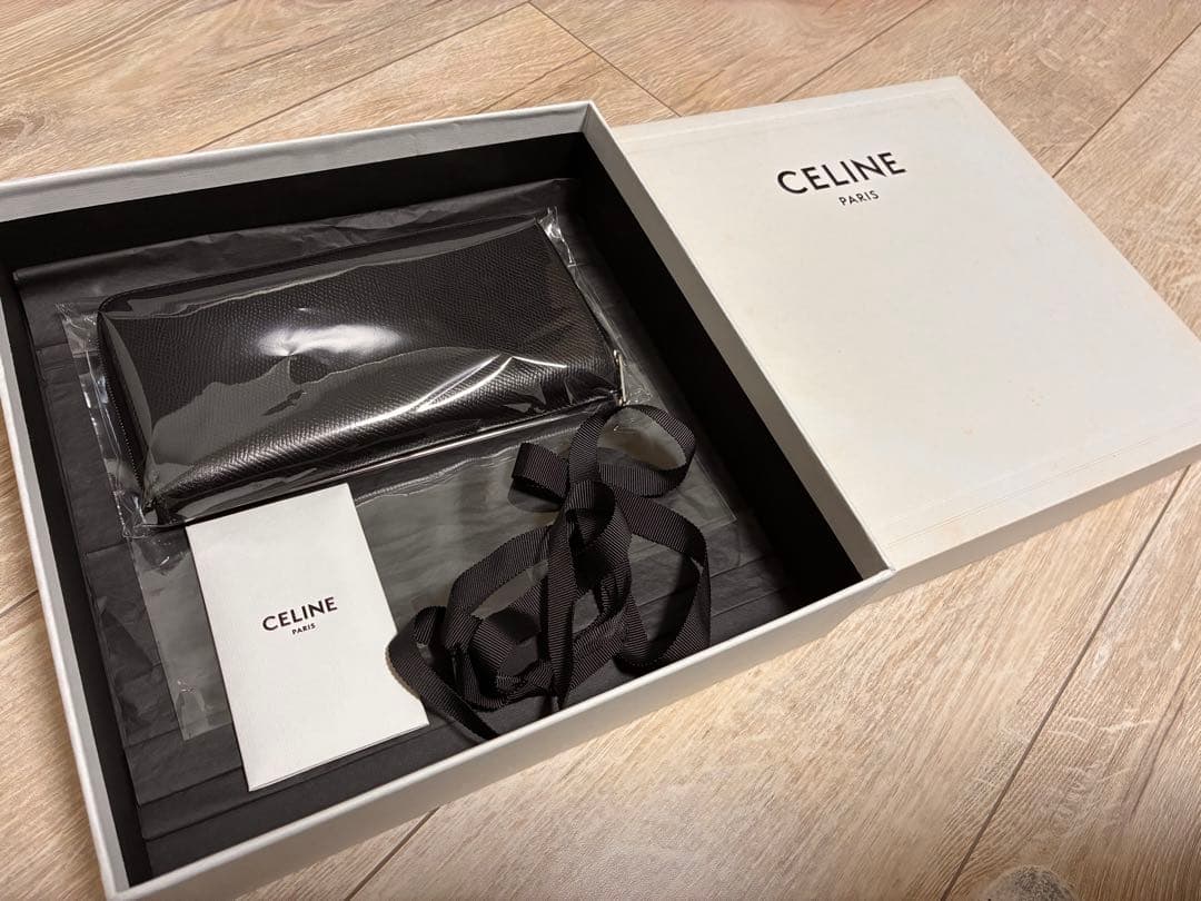 セリーヌの長財布 CELINE 新しい年に向けて！【セリーヌのスマート財布】人気の長財布は