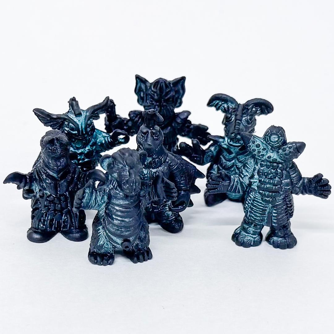 ウルトラマン怪獣消しゴム 7体（黒+メタリックグリーンスプレー