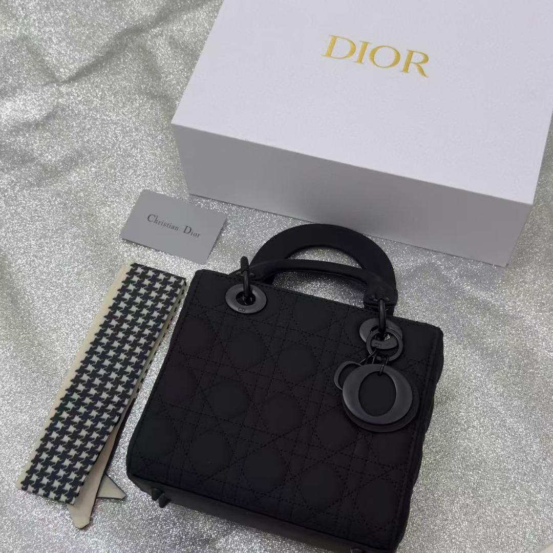 ブラックキルティングショルダーバッグ