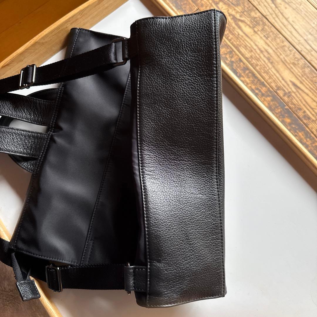 ear PAPILLONNER イアパピヨネ レザースクエアリュック ブラック