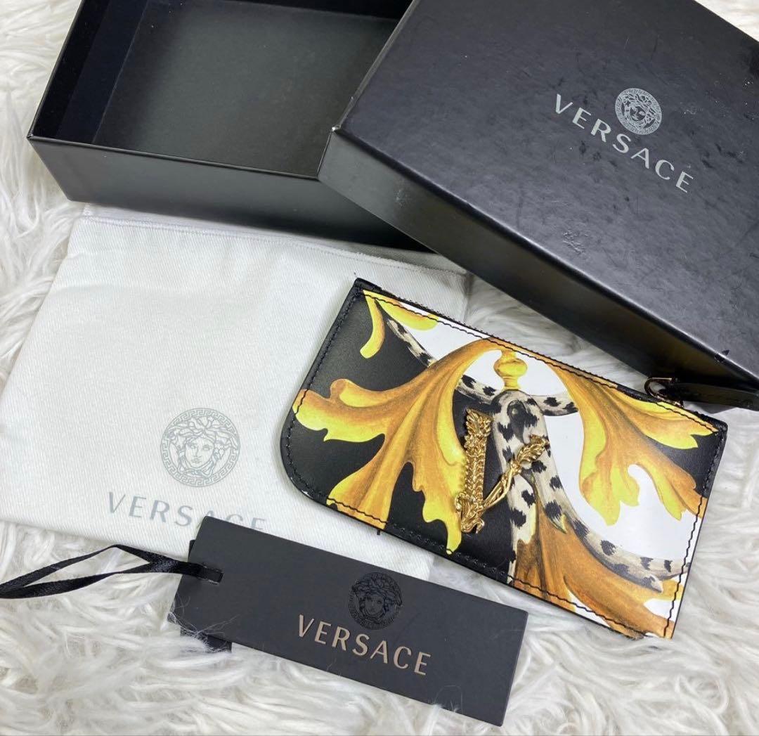 【美品】VERSACEヴェルサーチ　小銭入れ　カードケース　レザー