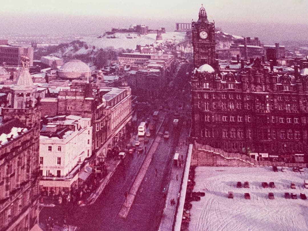 1979年冬エディンバラ写真 PrincesStreetからカールトンヒルを望む カールトン・ヒル】おすすめの見どころとアクセス | ページ 2 | 道草旅行社