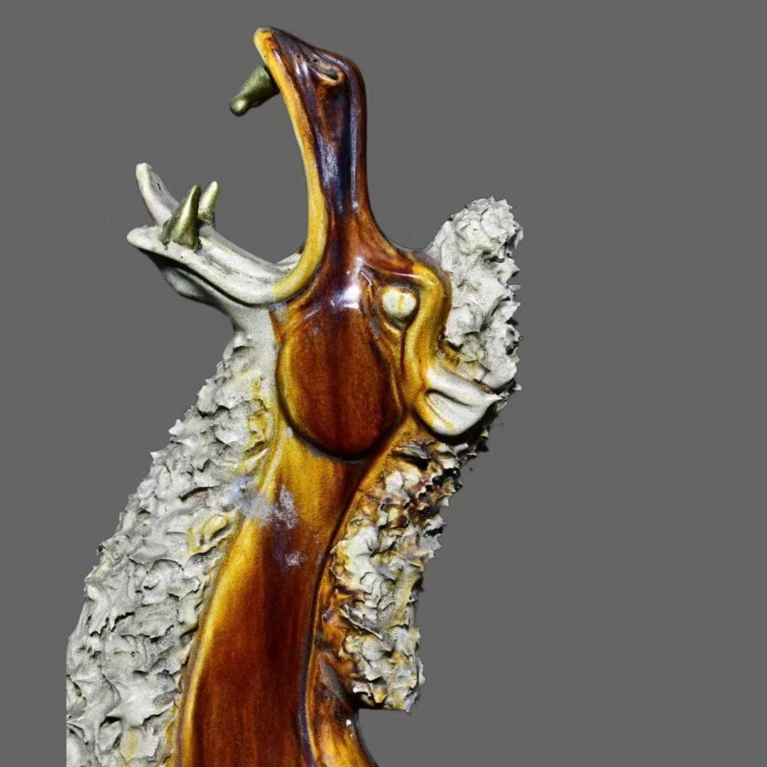 中国古美術・旧蔵の三彩陶器、静かに立つ嘶く駱駝の上の仕女俑