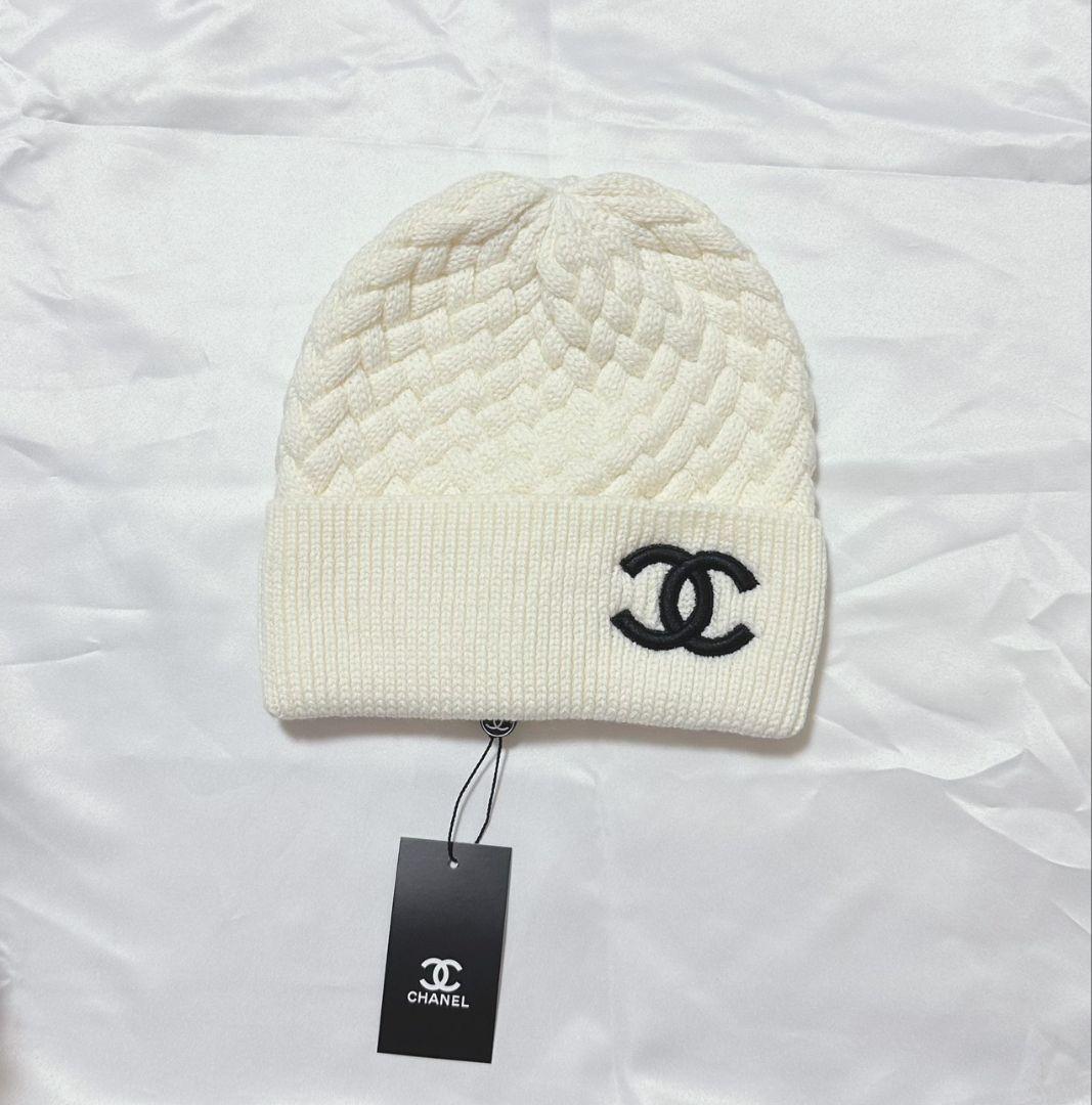 CHANEL ニットビーニー ホワイト新品タグ付 温か＆可愛い】CHANEL☆ニット帽☆オールシーズン使える (CHANEL