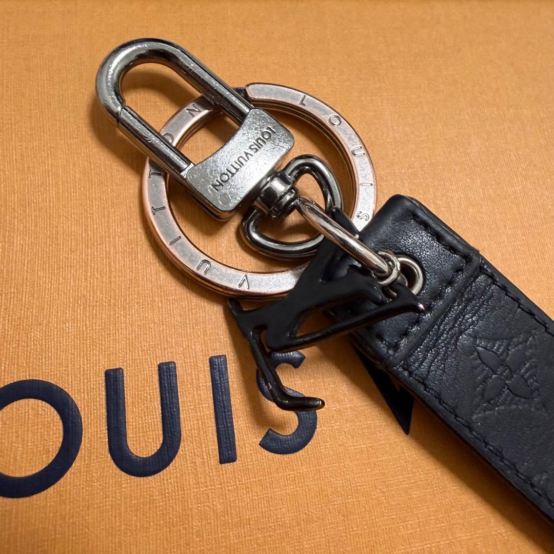 ルイヴィトン モノグラム シャドウ ポルトクレ ドラゴンヌ キーリング