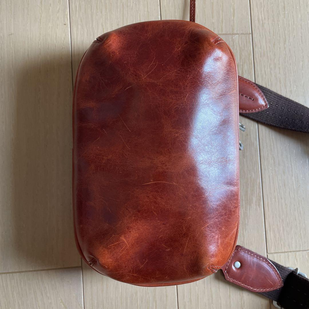 アニアリ aniary タートルボディバッグ 中古 小型スクエア レッド