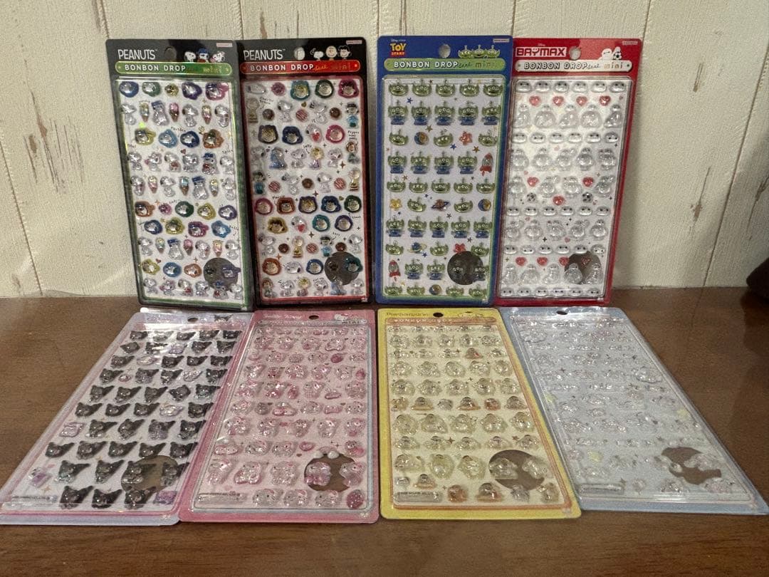 ボンボンドロップシール　サンリオ　ディズニー　スヌーピー　 8枚セット ボンボンドロップシール 第1弾 サンリオ ディズニー スヌーピー しずく