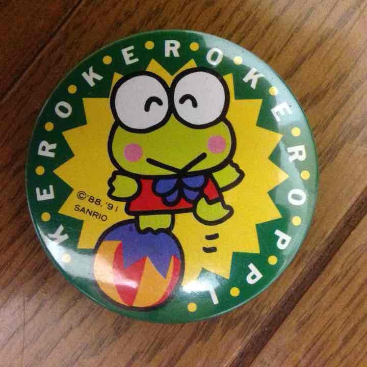 サンリオ レトロ缶バッジ けろけろけろっぴー