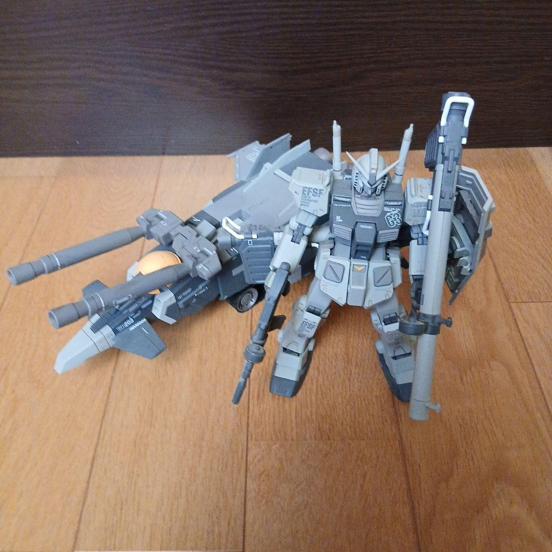 ロボットフィギュア グレー 武器付き　メタルコンポジット