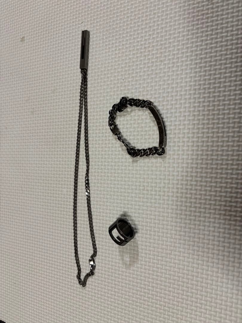 GUCCI ブラック金属製ネックレス・ブレスレット・リングセット