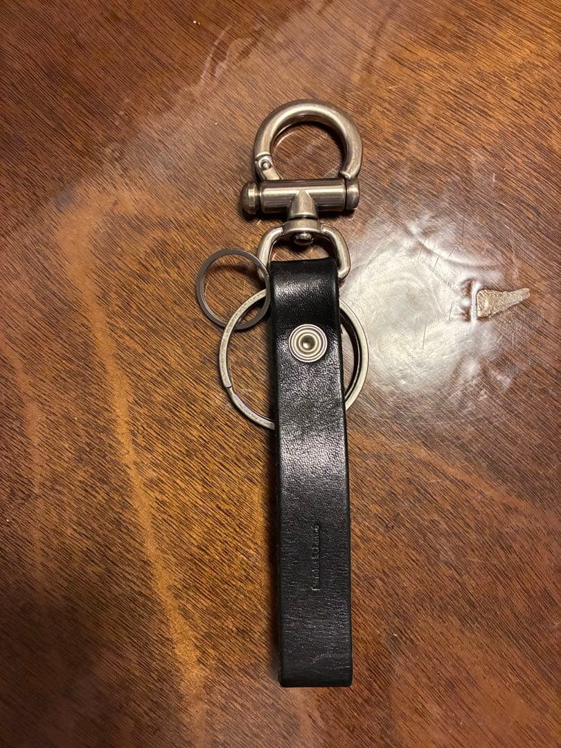 Hender Scheme ブラックレザー キーホルダー シルバー金具